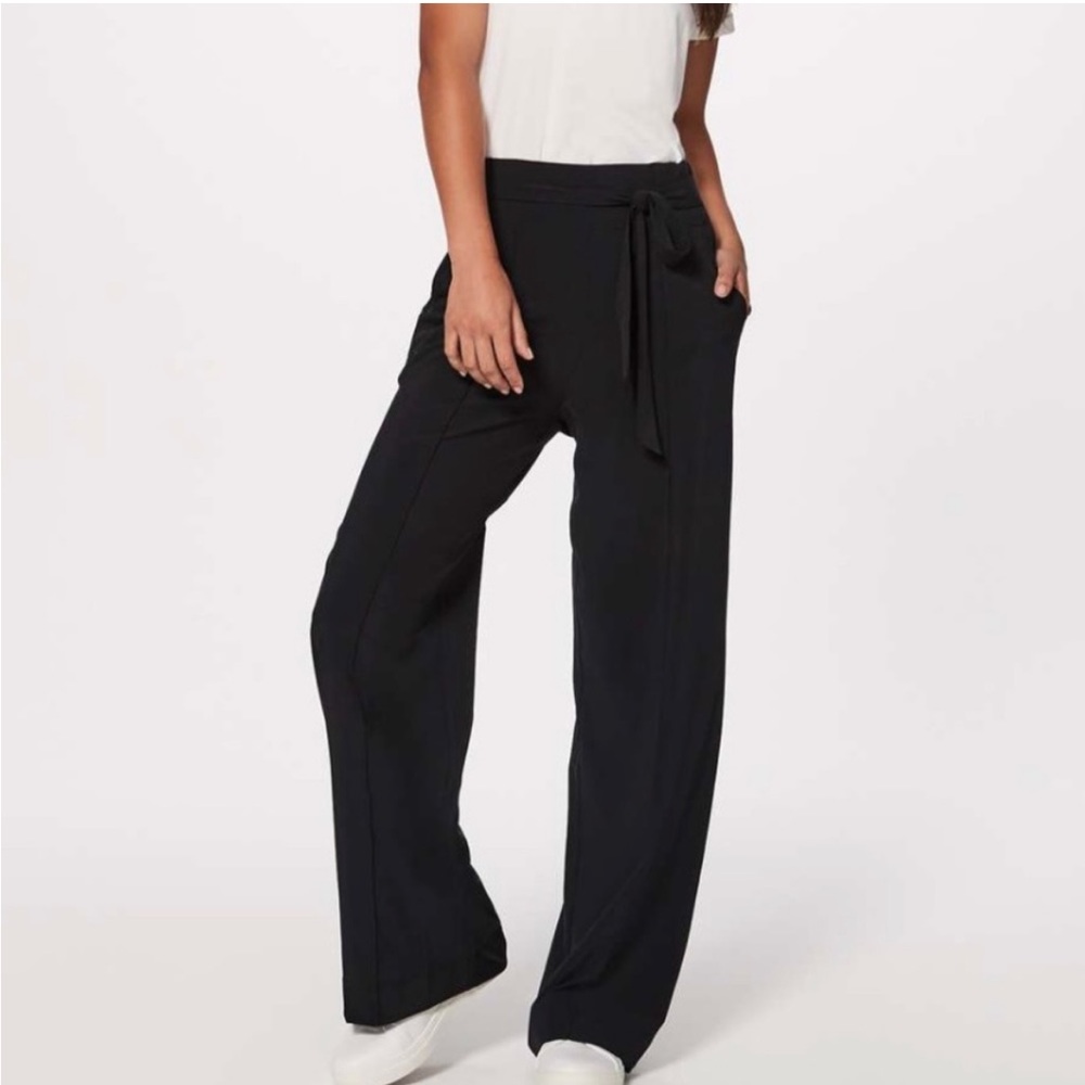 Lululemon Noir Pant Woven in Black